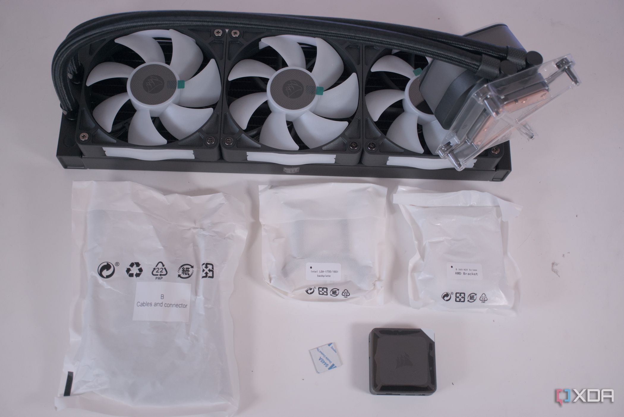 Corsair iCUE Link Titan 360 RX RGB contents