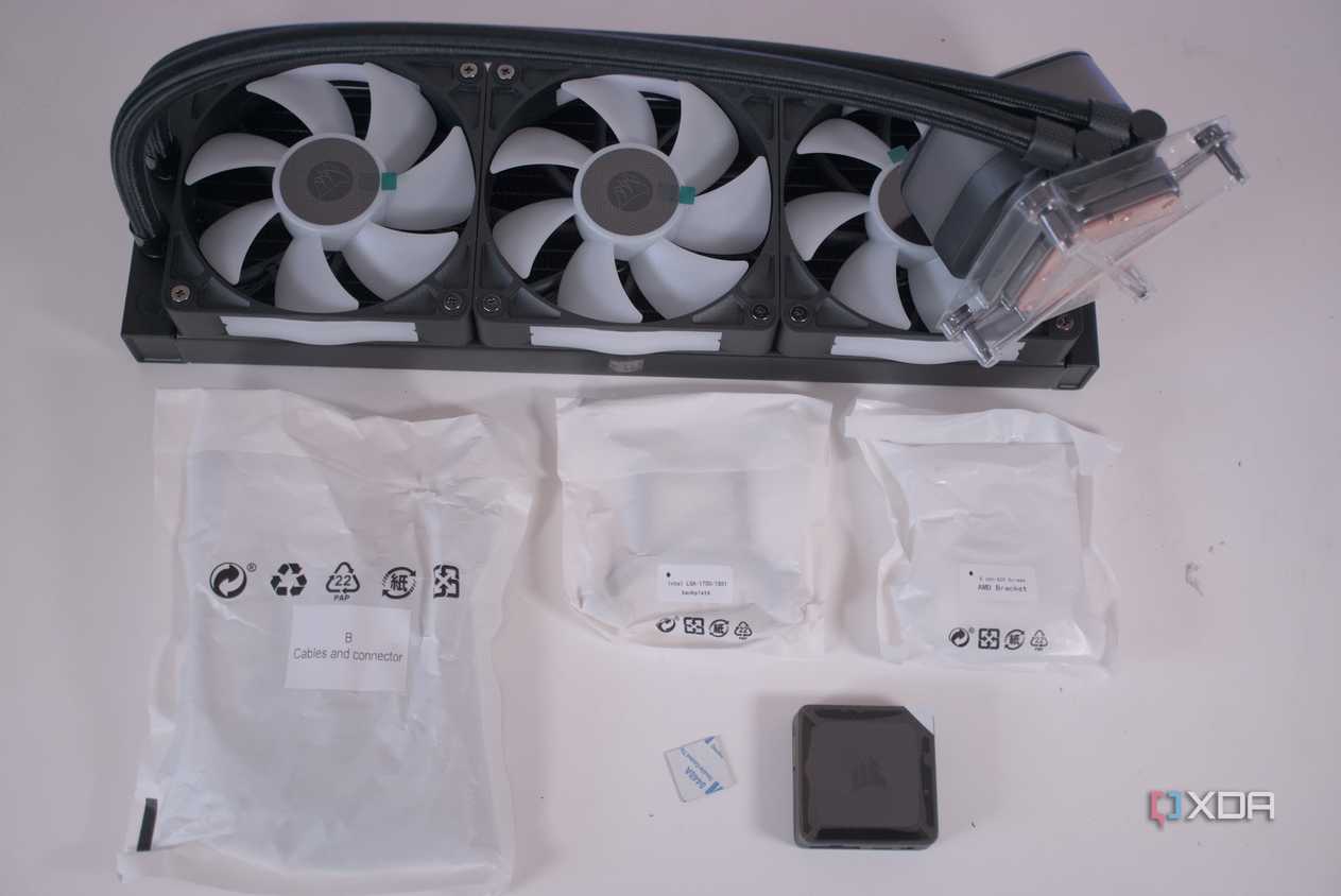 Corsair iCUE Link Titan 360 RX RGB contents