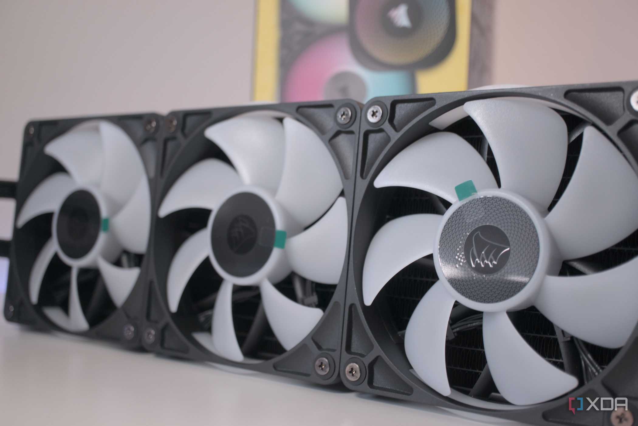 Corsair iCUE Link Titan 360 RX RGB fans