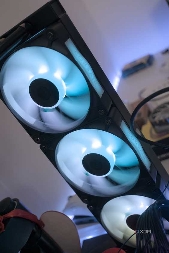 Corsair iCUE Link Titan 360 RX RGB fan lighting