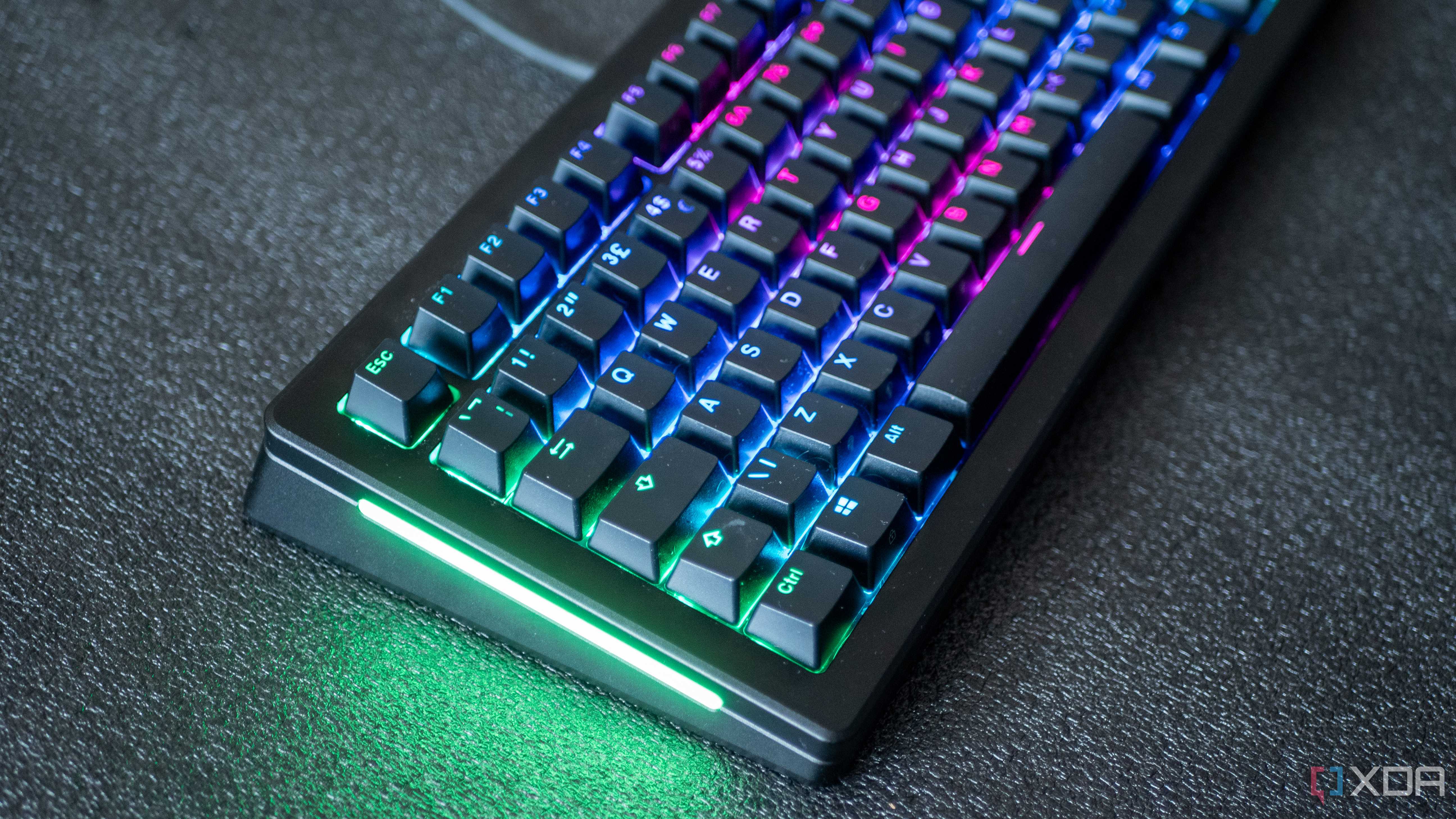 Side light of the Glorious GMMK 3 Pro HE