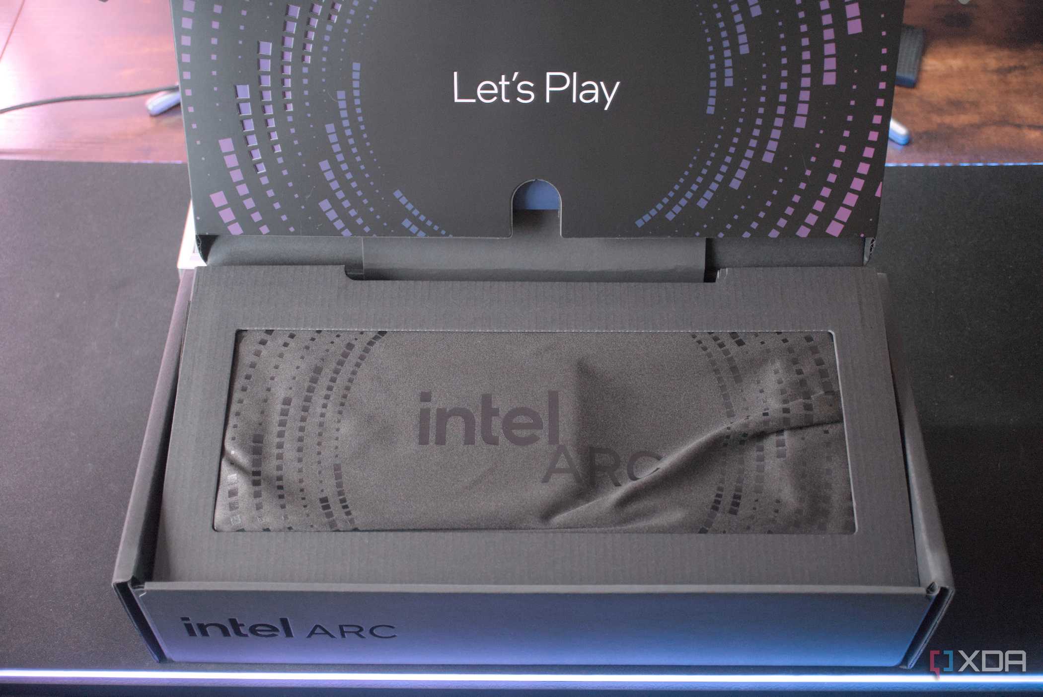 Intel Arc B580 box