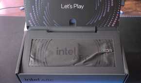 Intel Arc B580 box