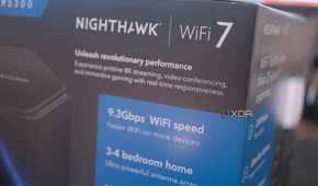 Netgear Nighthawk RS300 box branding