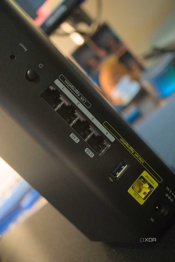 Netgear Nighthawk RS300 ports