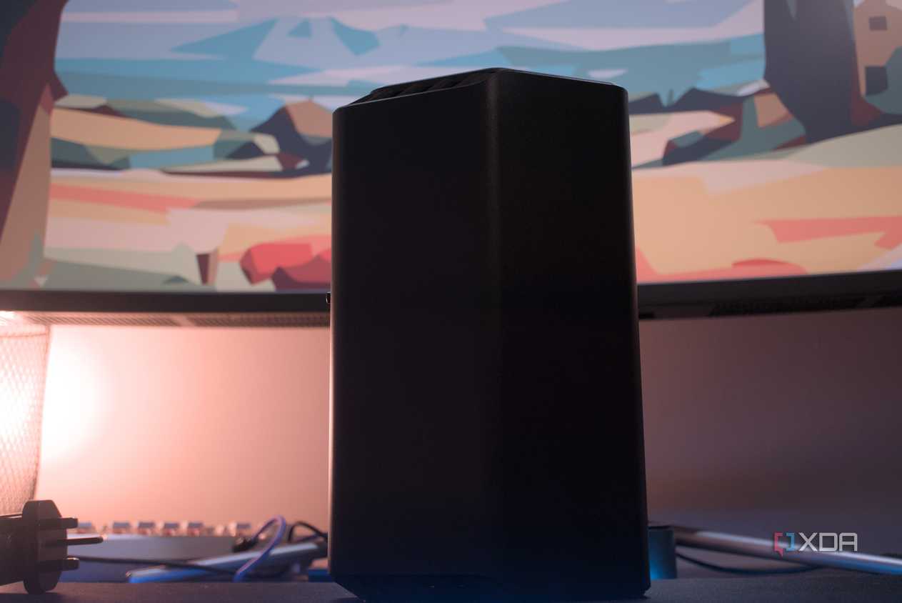 Netgear Nighthawk RS300 side