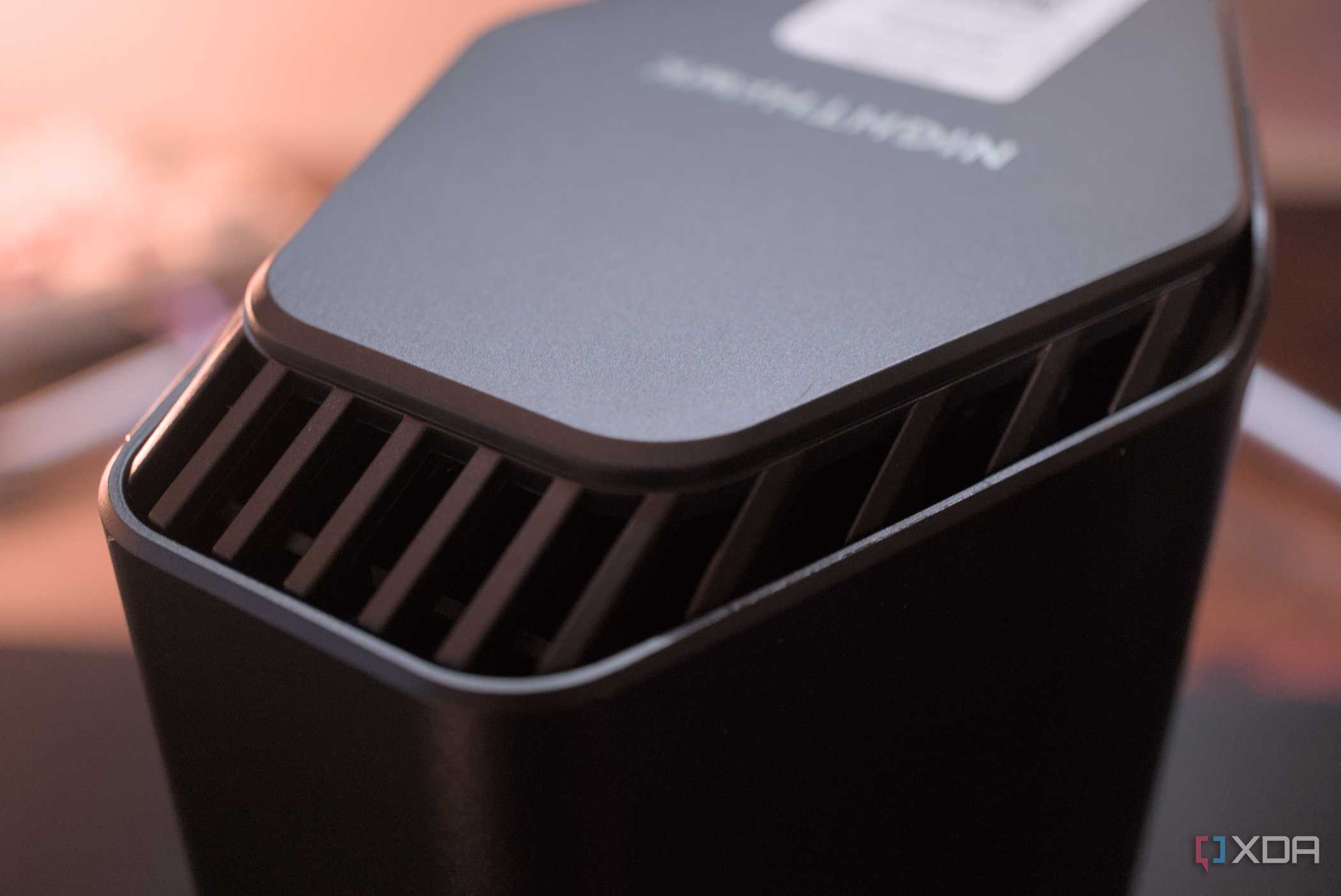 Netgear Nighthawk RS300 top