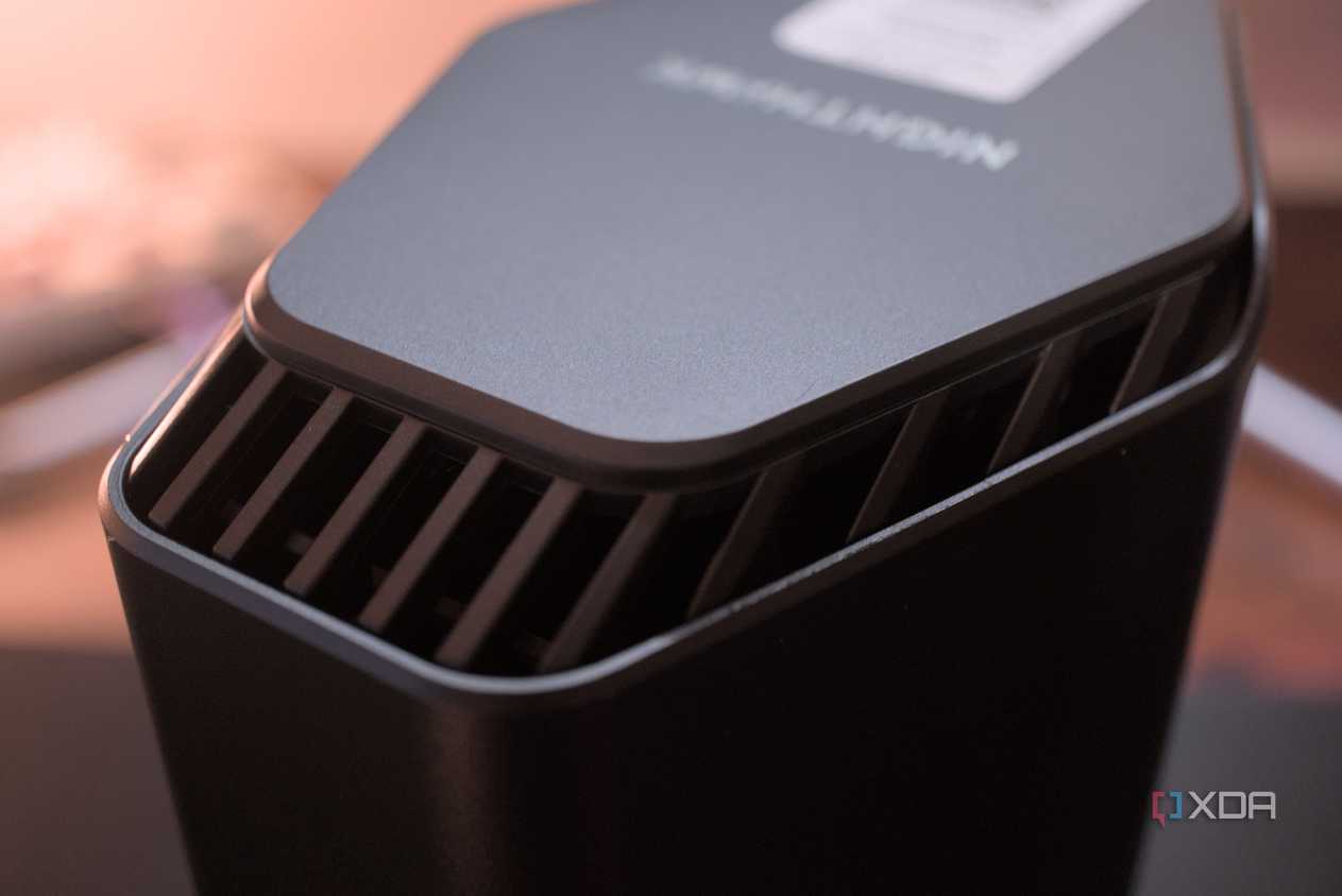 Netgear Nighthawk RS300 top