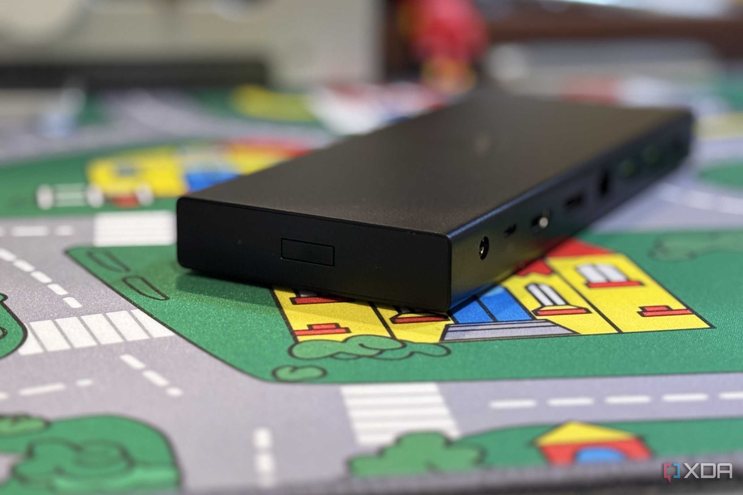 razer usb 4 dock showing the power button