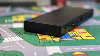 razer usb 4 dock showing the power button