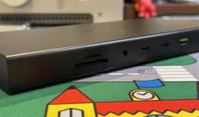 razer usb 4 dock showing the sd card slots, 3.5mm audio port, and some usb ports