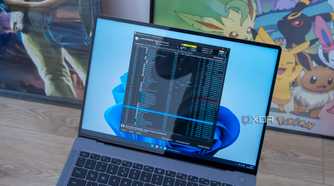 A Windows 11 laptop running Task Manager DeLuxe