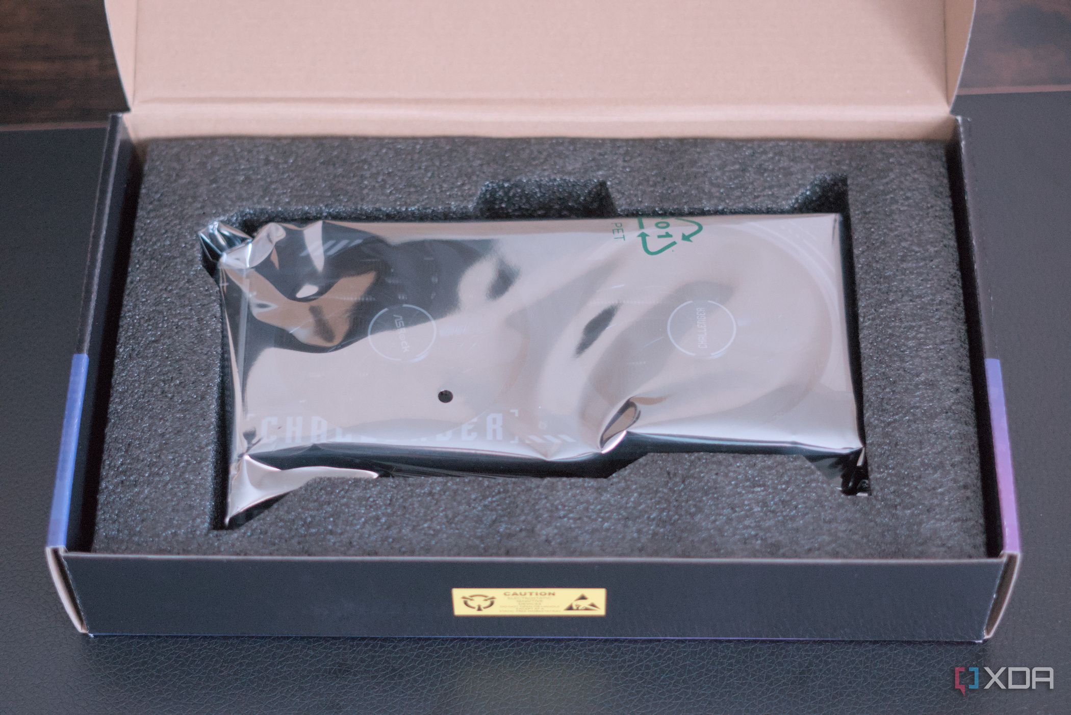 ASRock Arc B570 Challenger box open