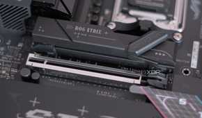 Asus ROG Strix B850-F Gaming WiFi SSD latch