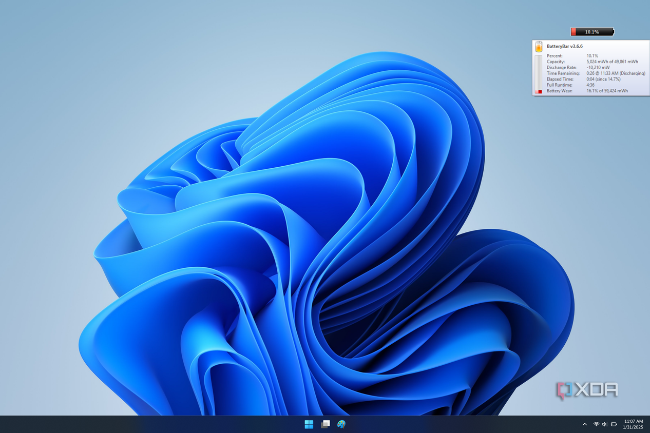 Screenshot of a Windows 11 desktop with a BatteryBar indicator showing the current battery level