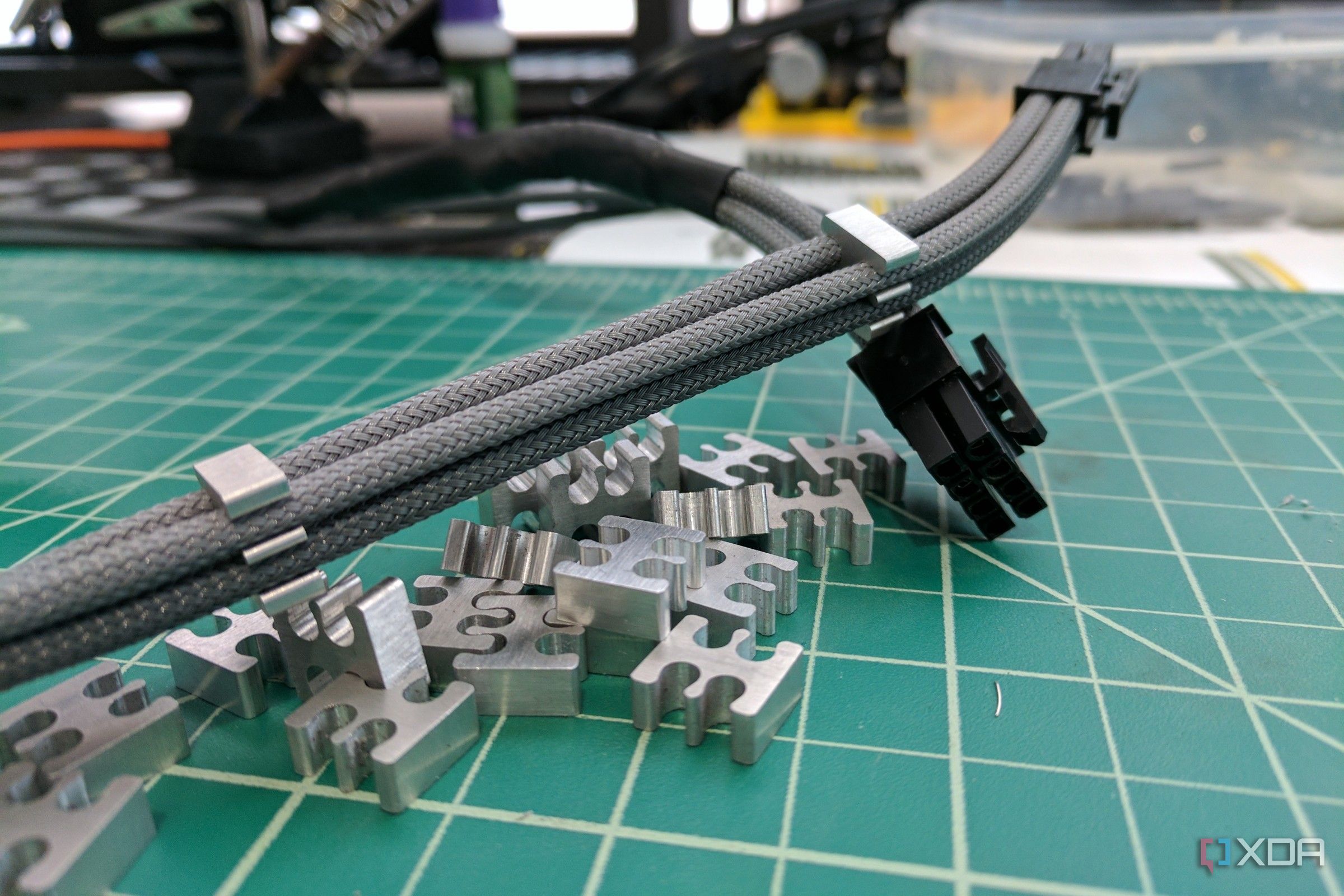 custom sleeved pc psu cable with cable combs