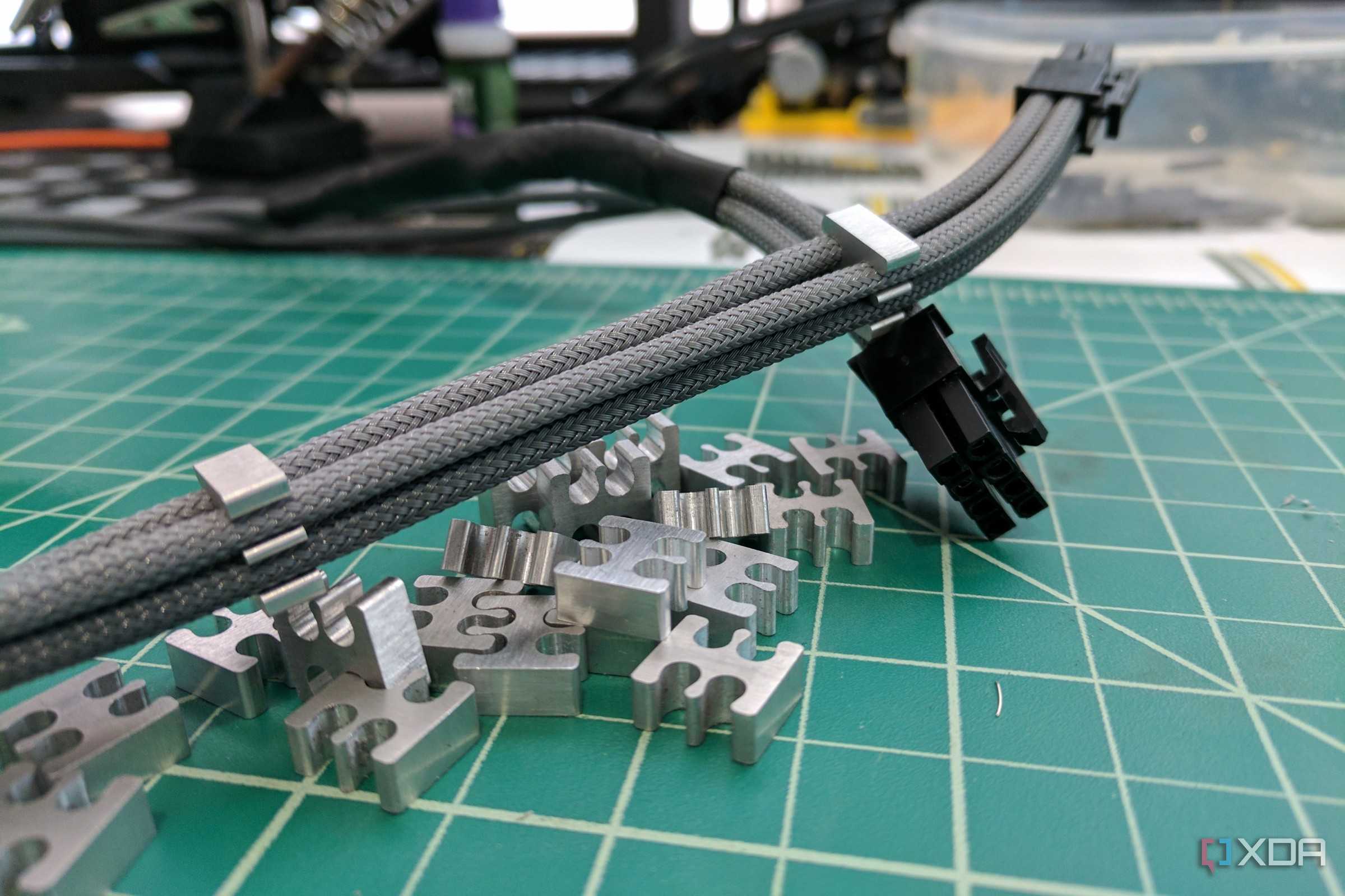 custom sleeved pc psu cable with cable combs