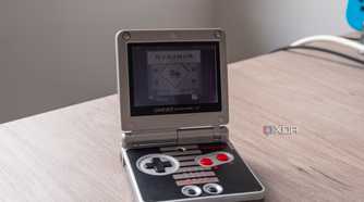 A Game Boy Advance SP running a Japanese copy of The Frog for Whom the Bell Tolls