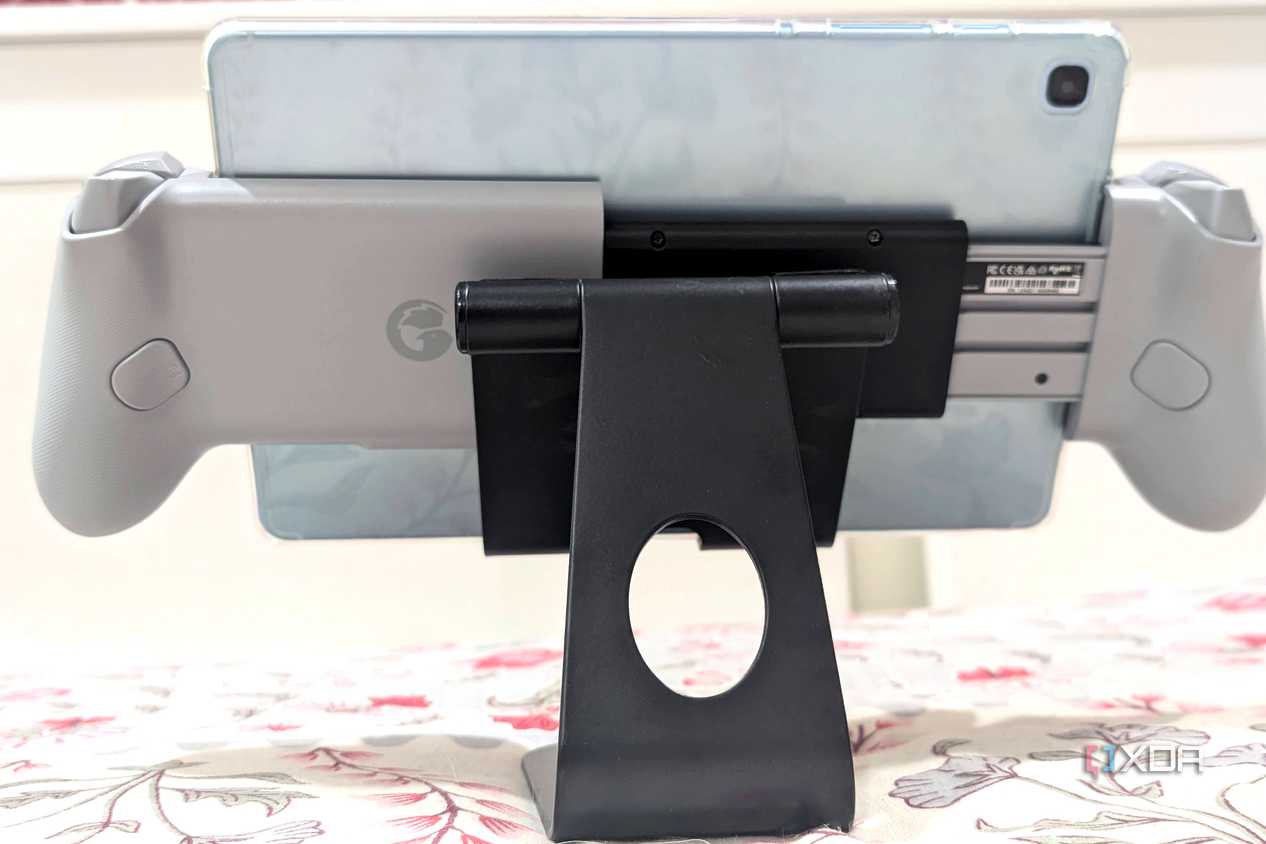 Rear image of a Gamesir Galileo G8 controller, extended to hold a Samsung S6 Lite Tablet.