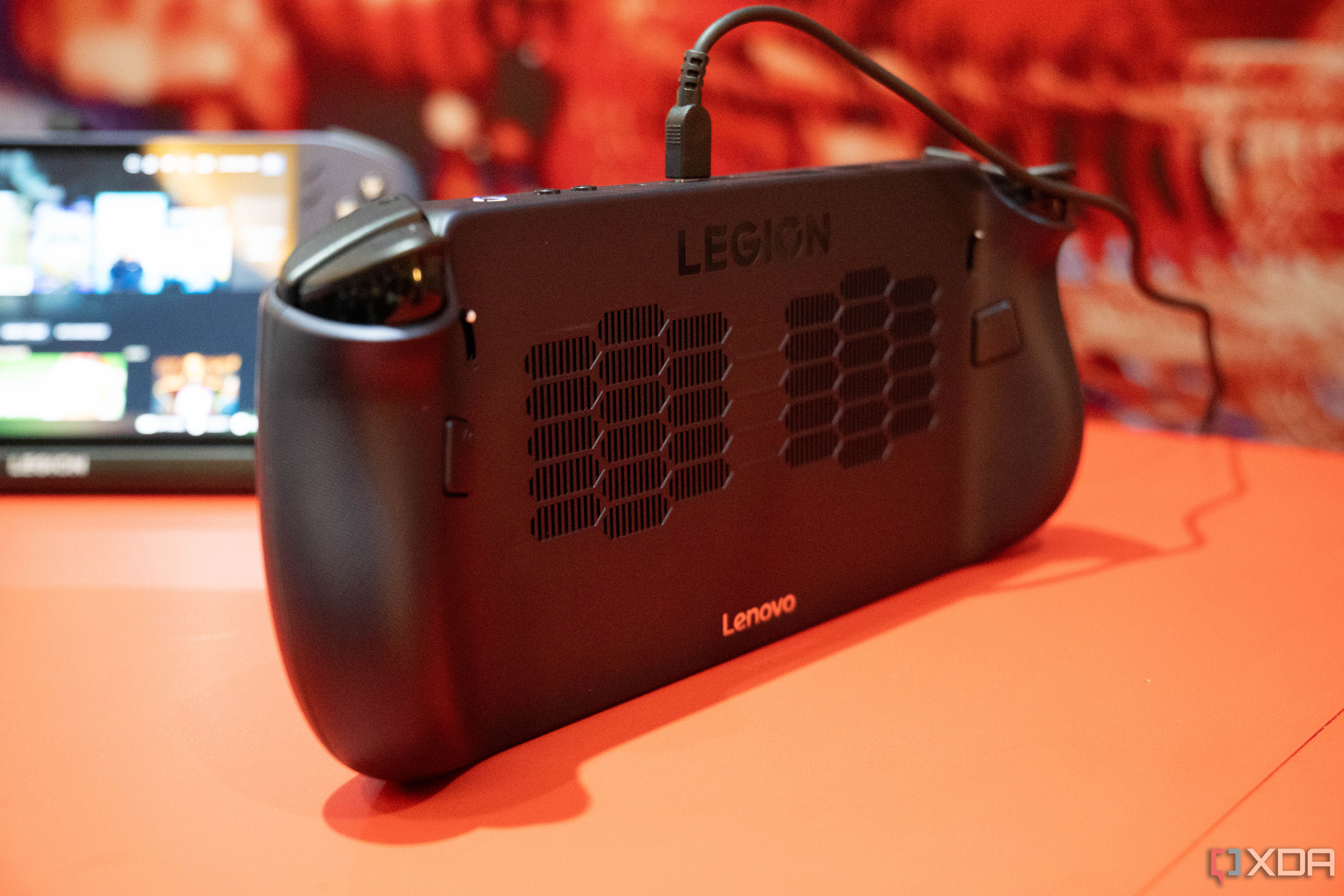Lenovo Legion Go S-11