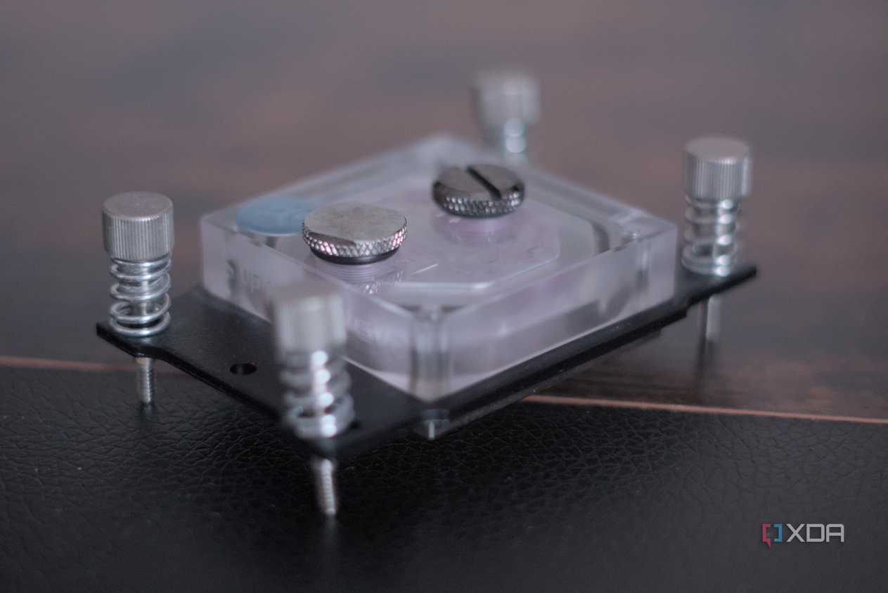 Liquid cooling block