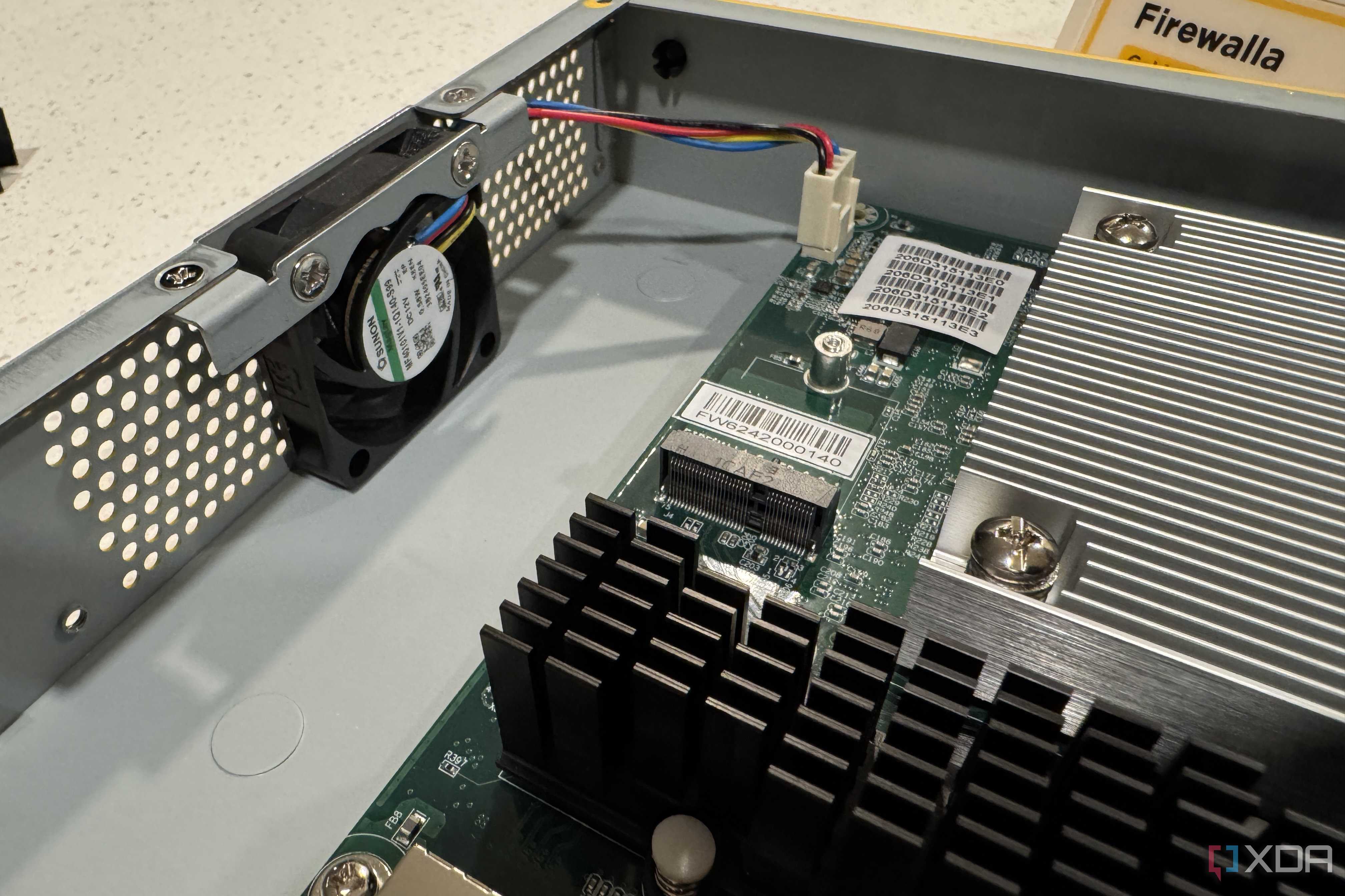 firewalla gold pro hardware firewall inside fan