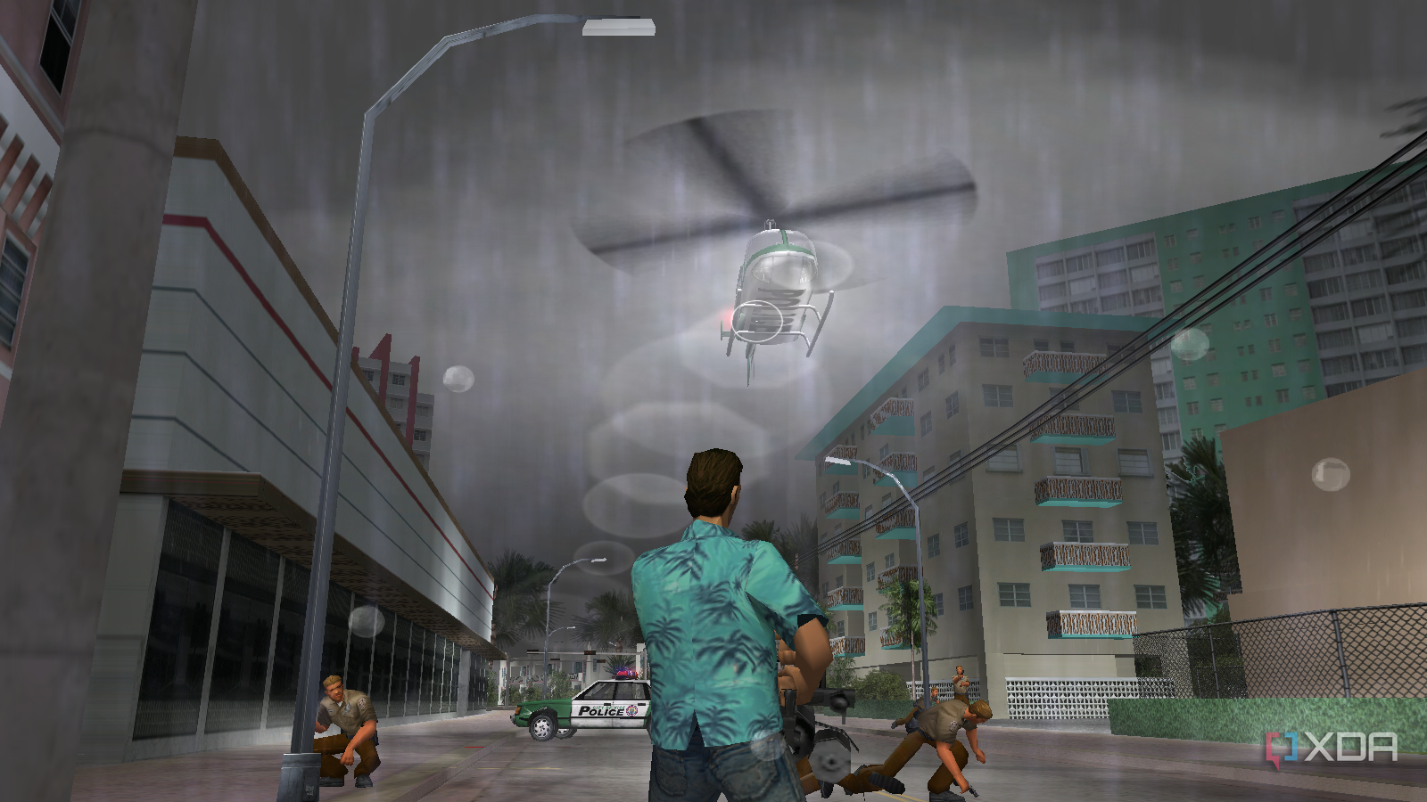 Tommy attacking a helicopter with a minigun as multiple police officers try to take him down