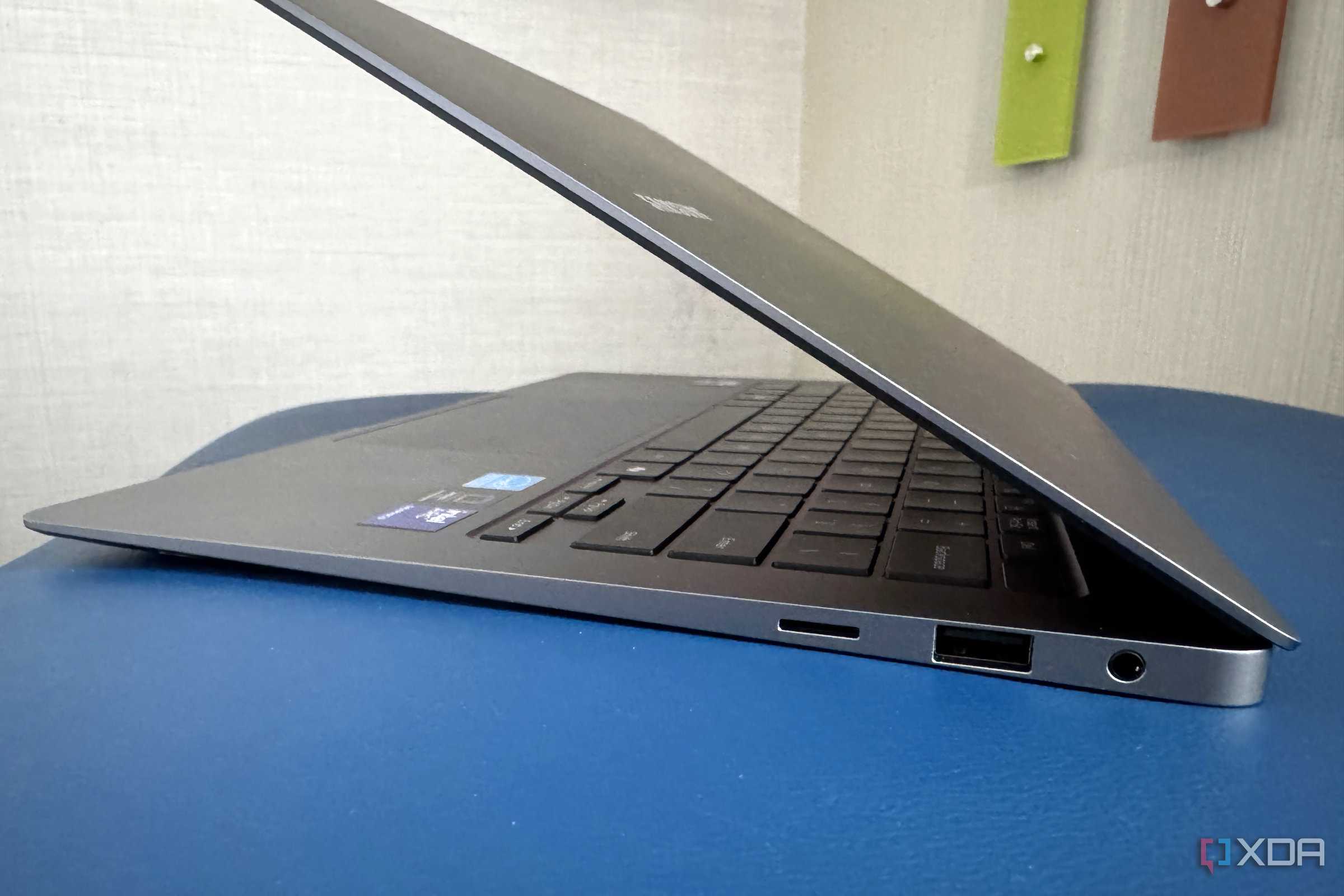 samsung galaxy book 5 pro seen from the right side
