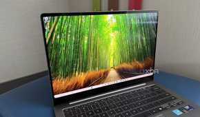 samsung galaxy book 5 pro showing the amoled screen