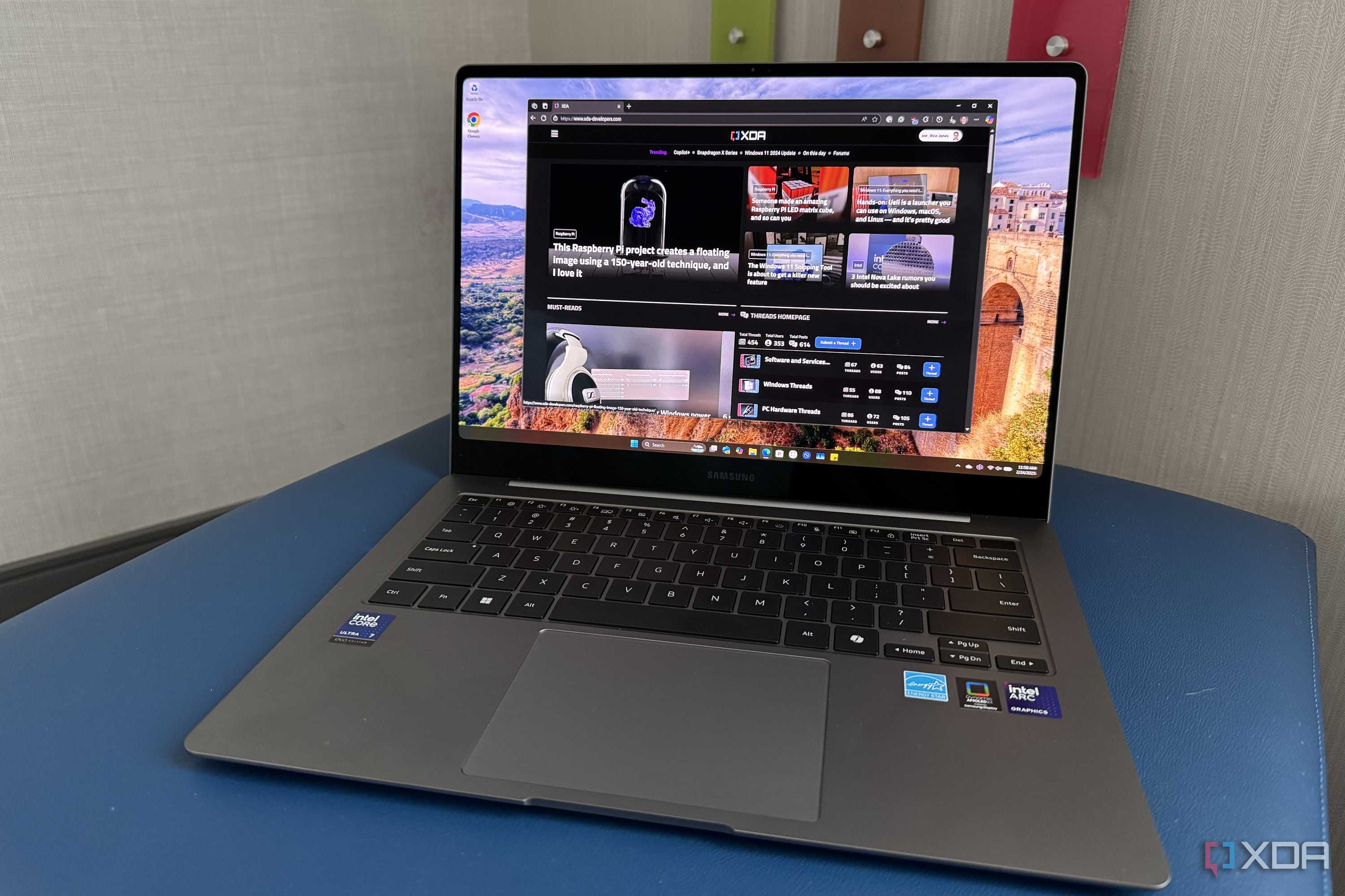 samsung galaxy book 5 pro with the xda website on the screen