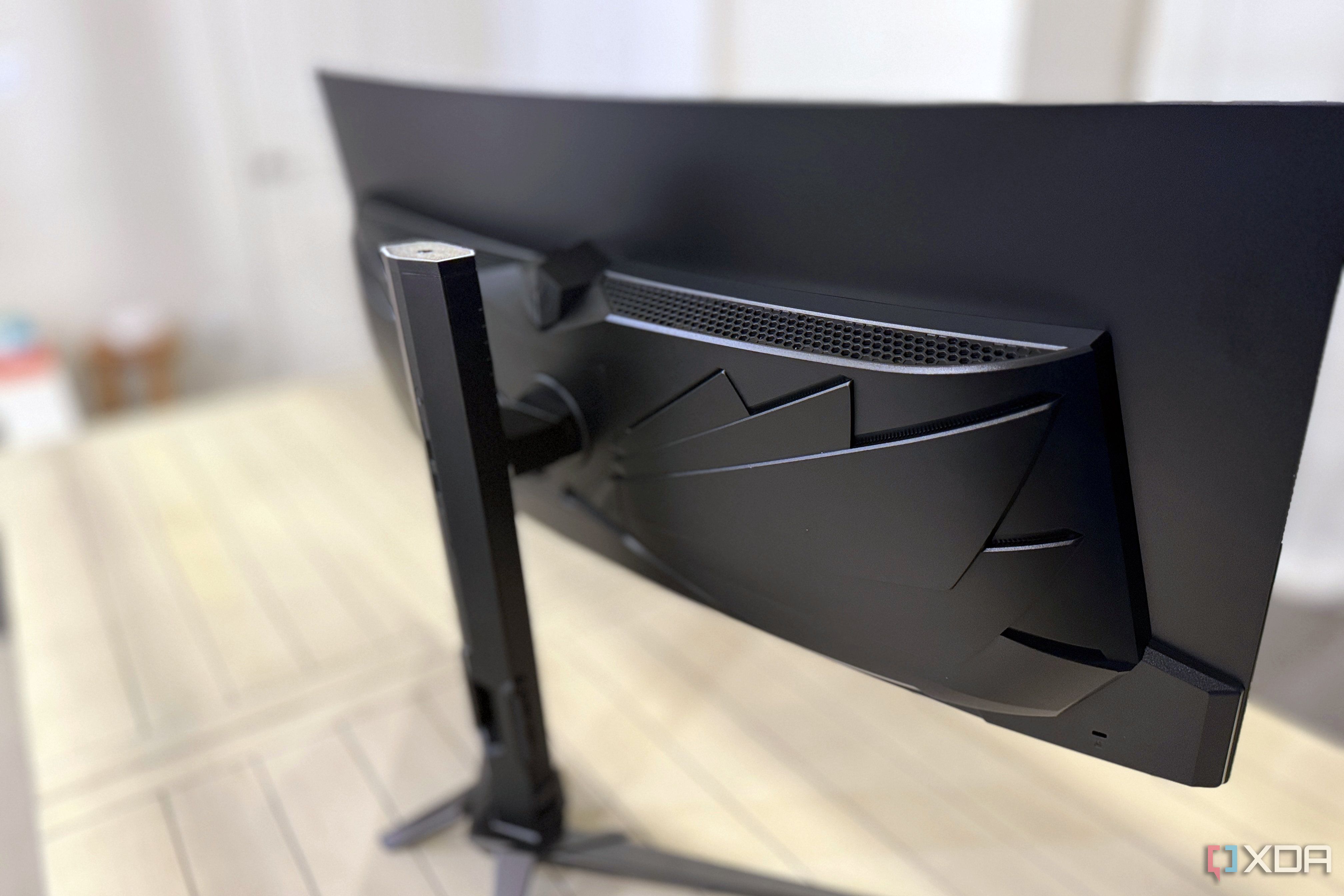 acer predator x34 x5 seen from the right rear