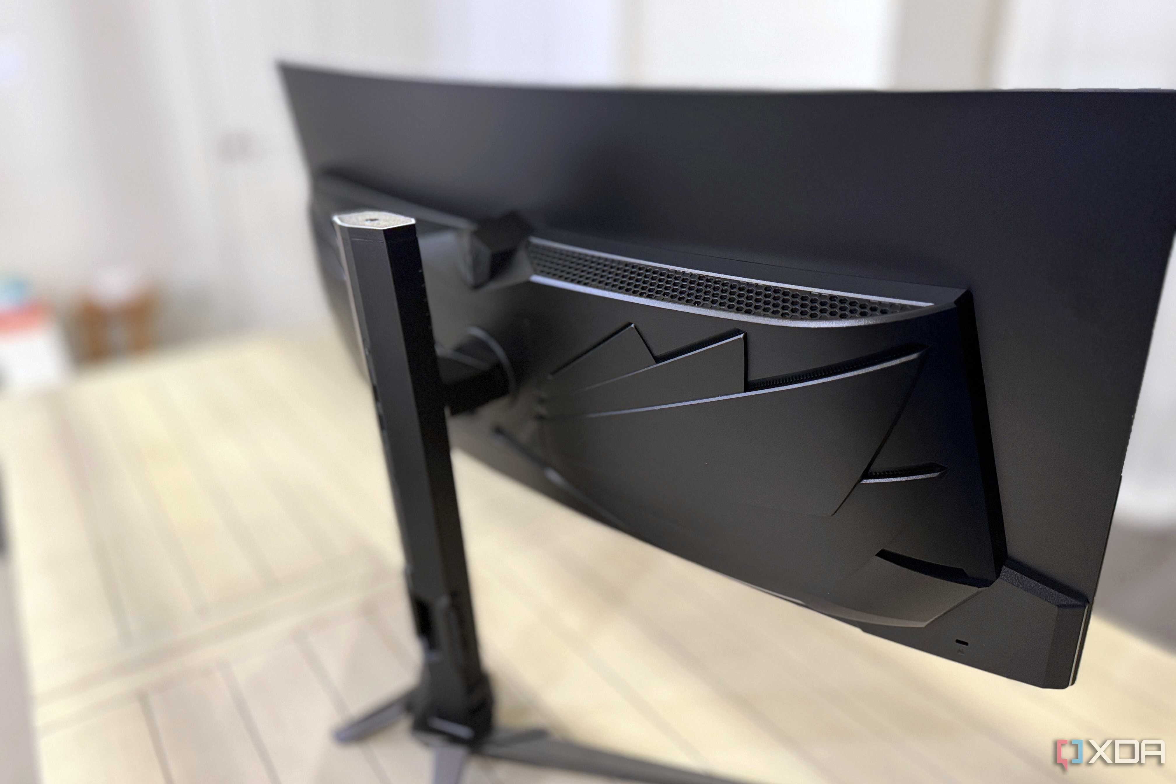 acer predator x34 x5 seen from the right rear