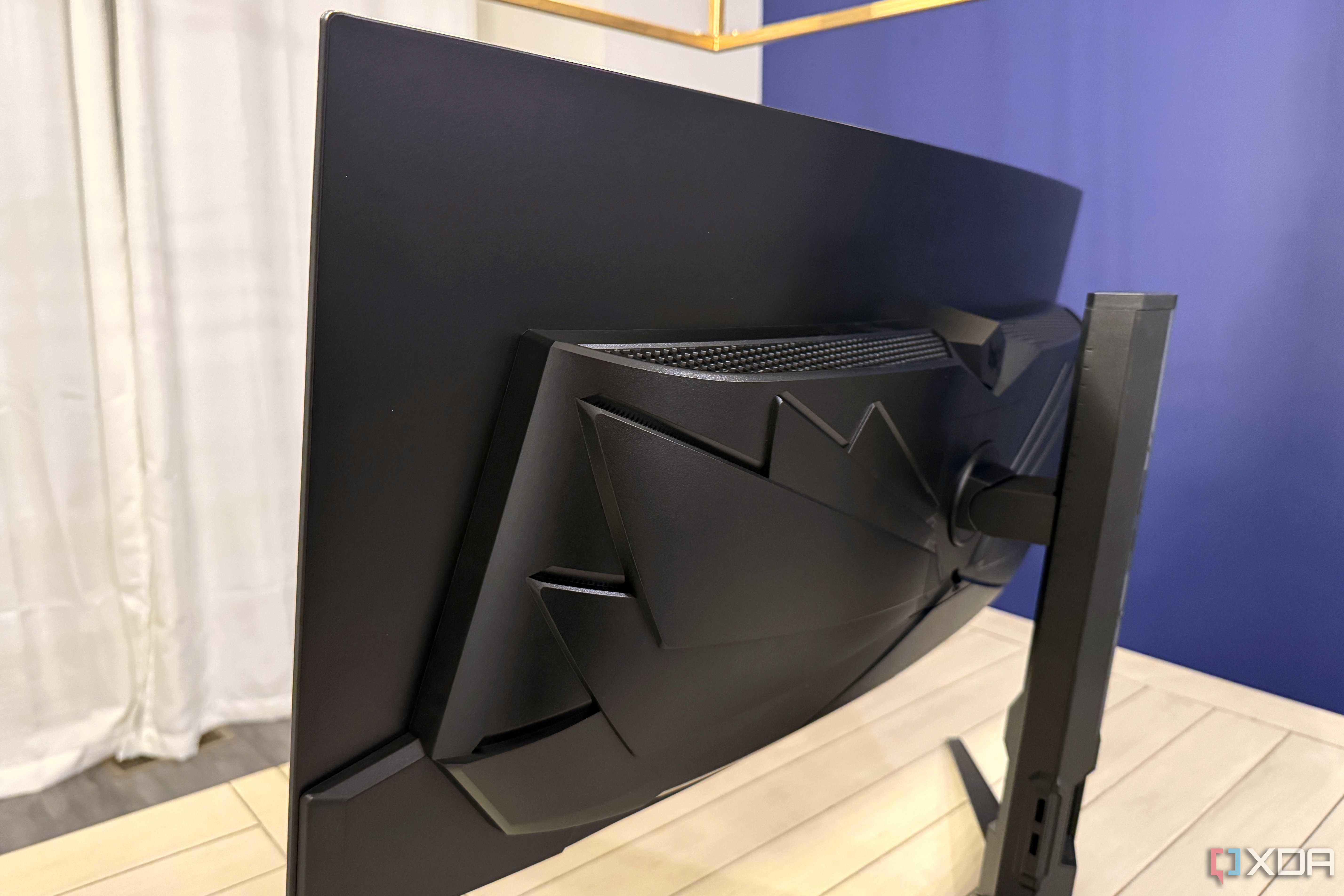 acer predator x34 x5 seen from the back