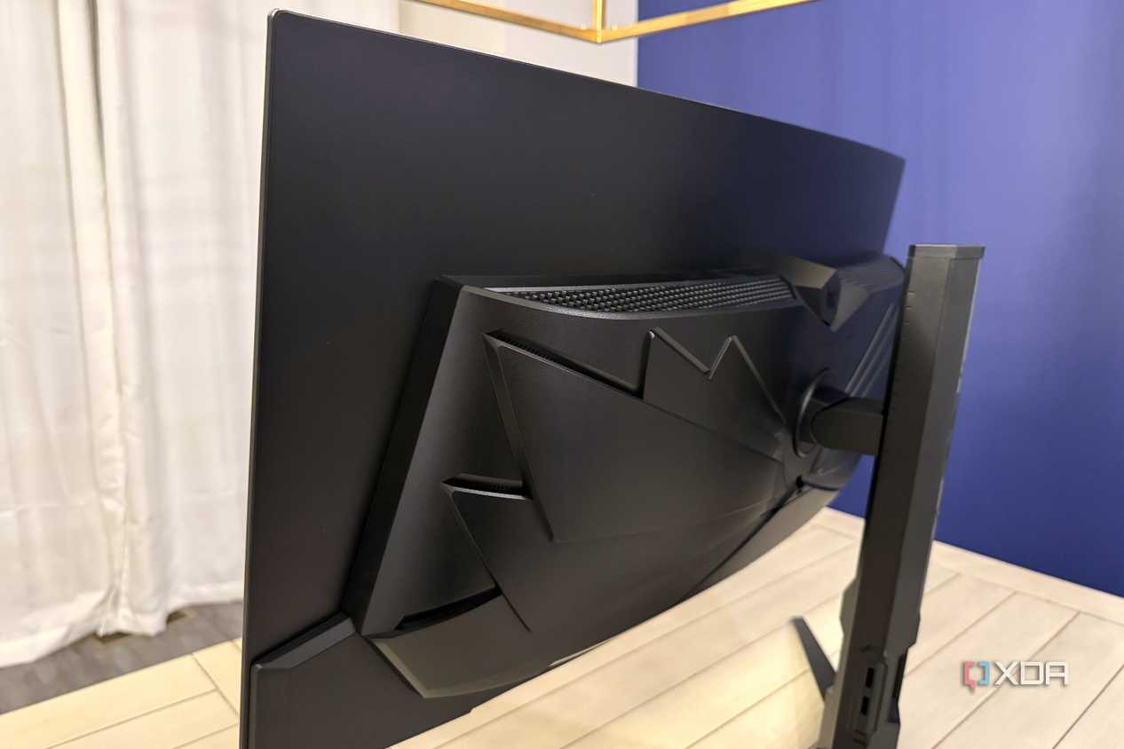 acer predator x34 x5 seen from the back