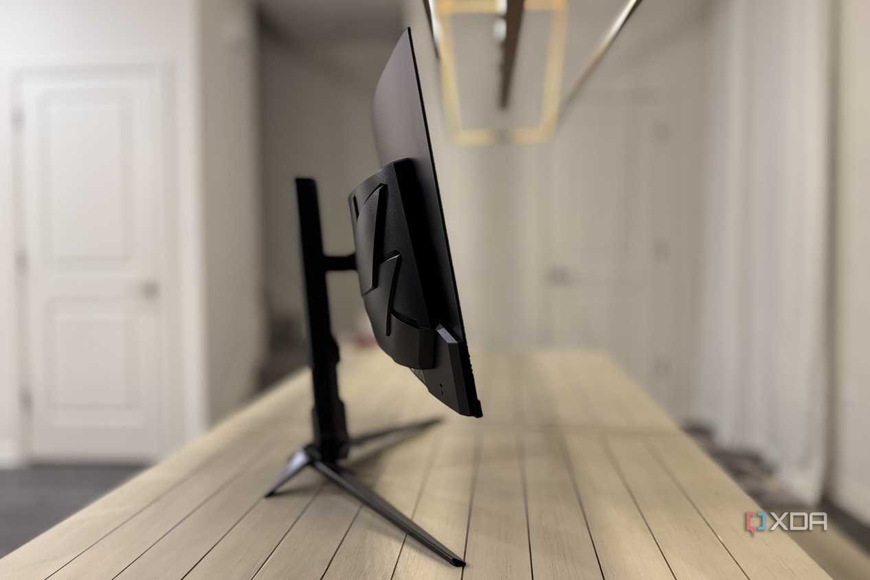 acer predator x34 x5 showing the monitor from side profile