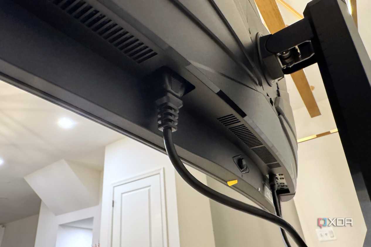 acer predator x34 x5 showing the power socket