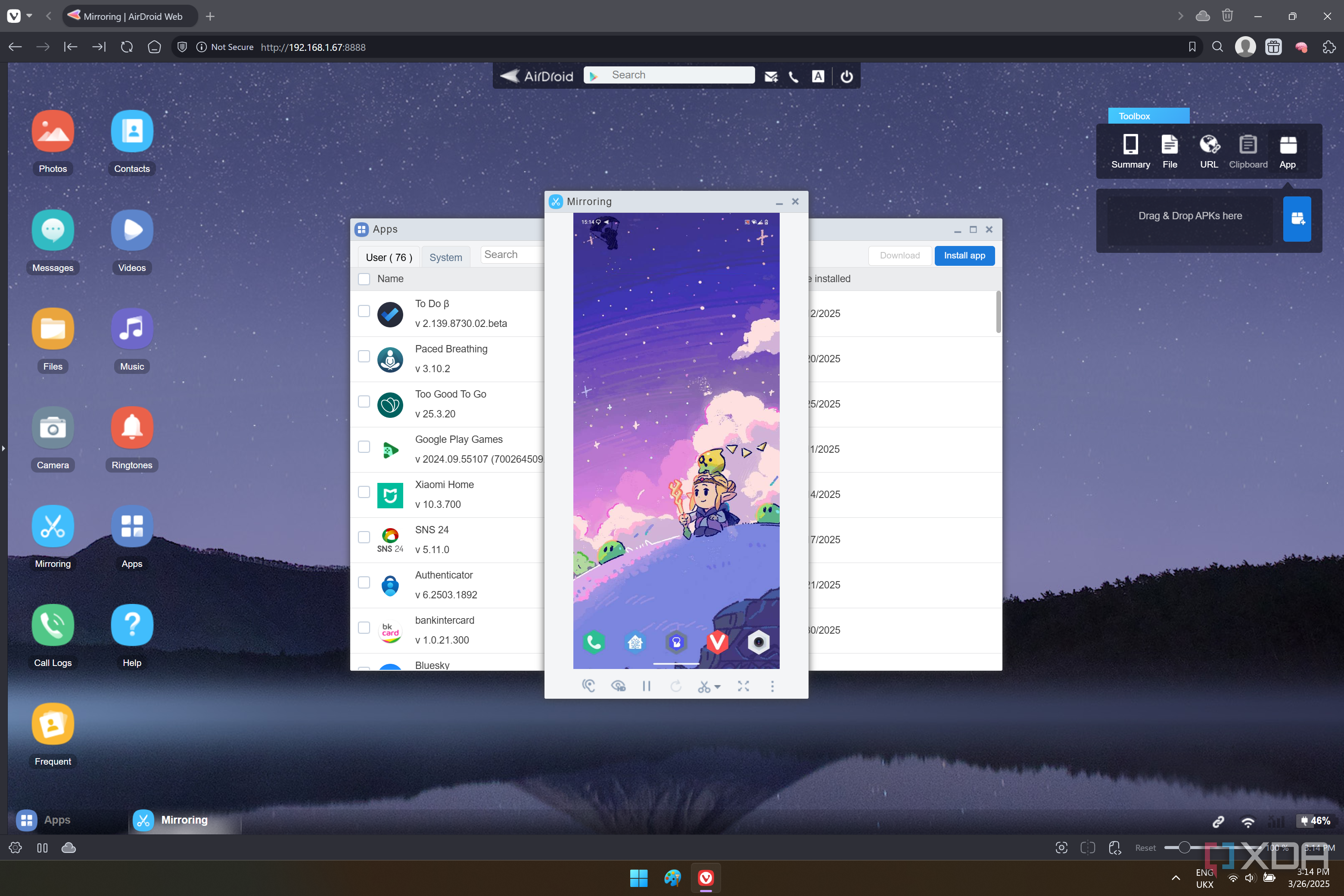Screenshot of AirDroid web showing screen mirroring with the home screen of a connected phone