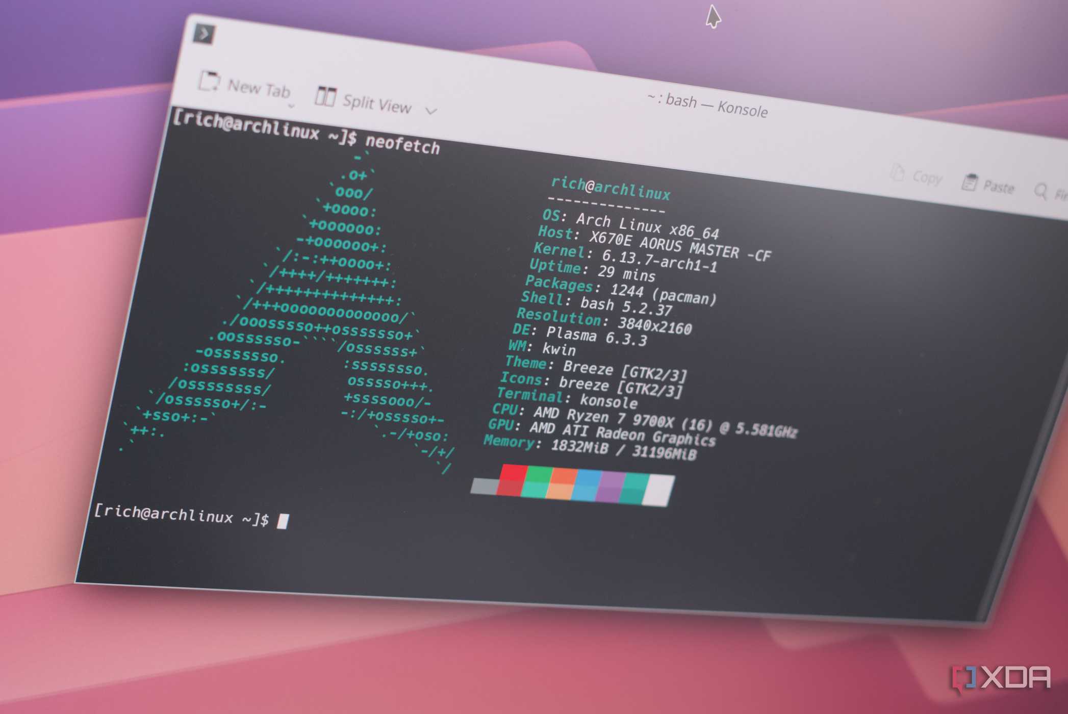 Screenshot showing Arch Linux Konsole neofetch