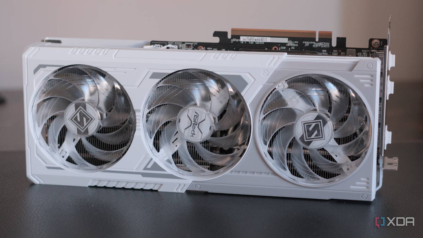 La RX 9070 XT d'AMD défie les prix milieu de gamme de Nvidia