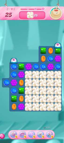 Mobile screenshot of the game Candy Crush Saga, showing the game's match-3 gameplay.