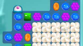 Mobile screenshot of the game Candy Crush Saga, showing the game's match-3 gameplay.