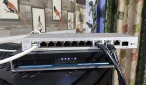 The LincStation N2 placed under a network switch