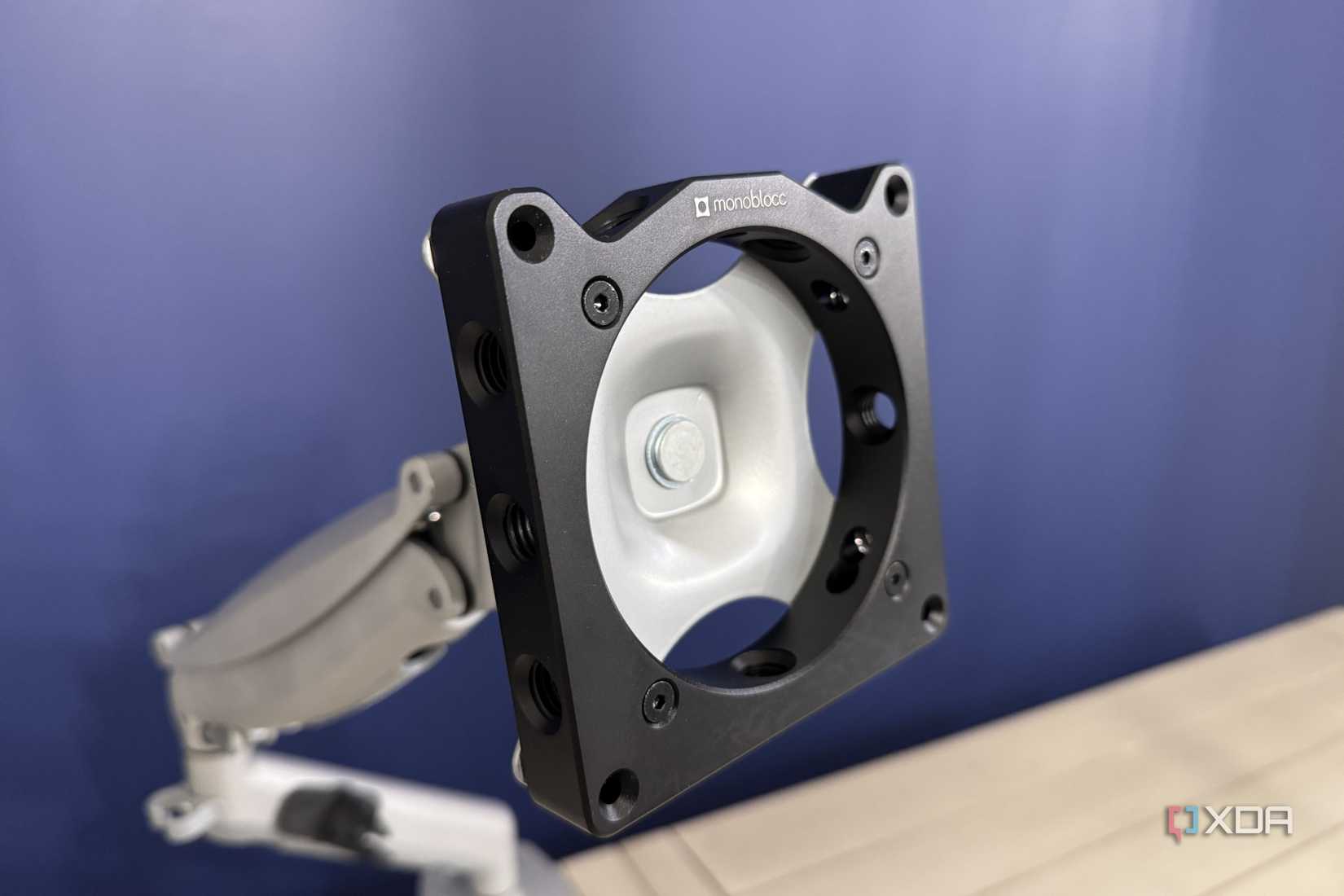 monoblocc vesa block mounted
