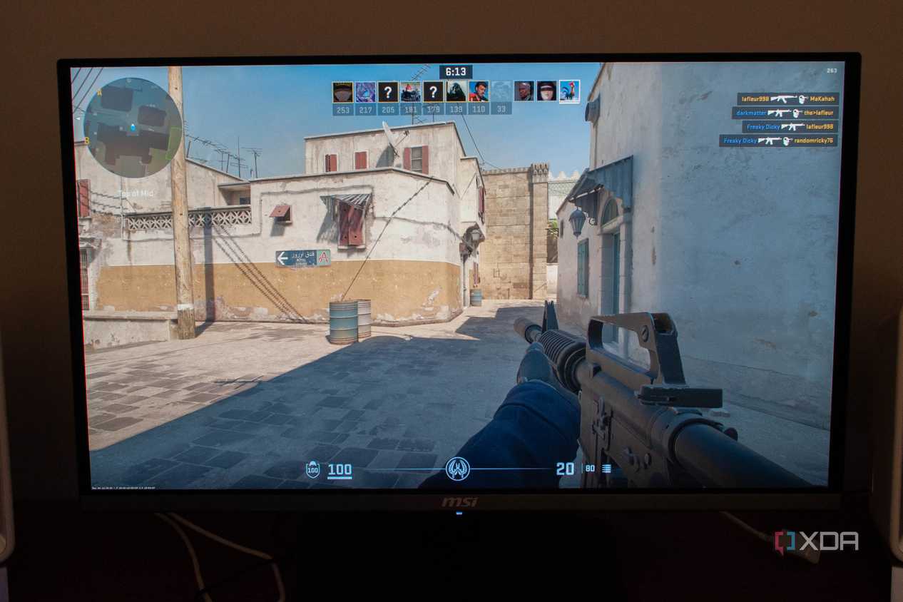 MSI 272URX QD-OLED playing CS2