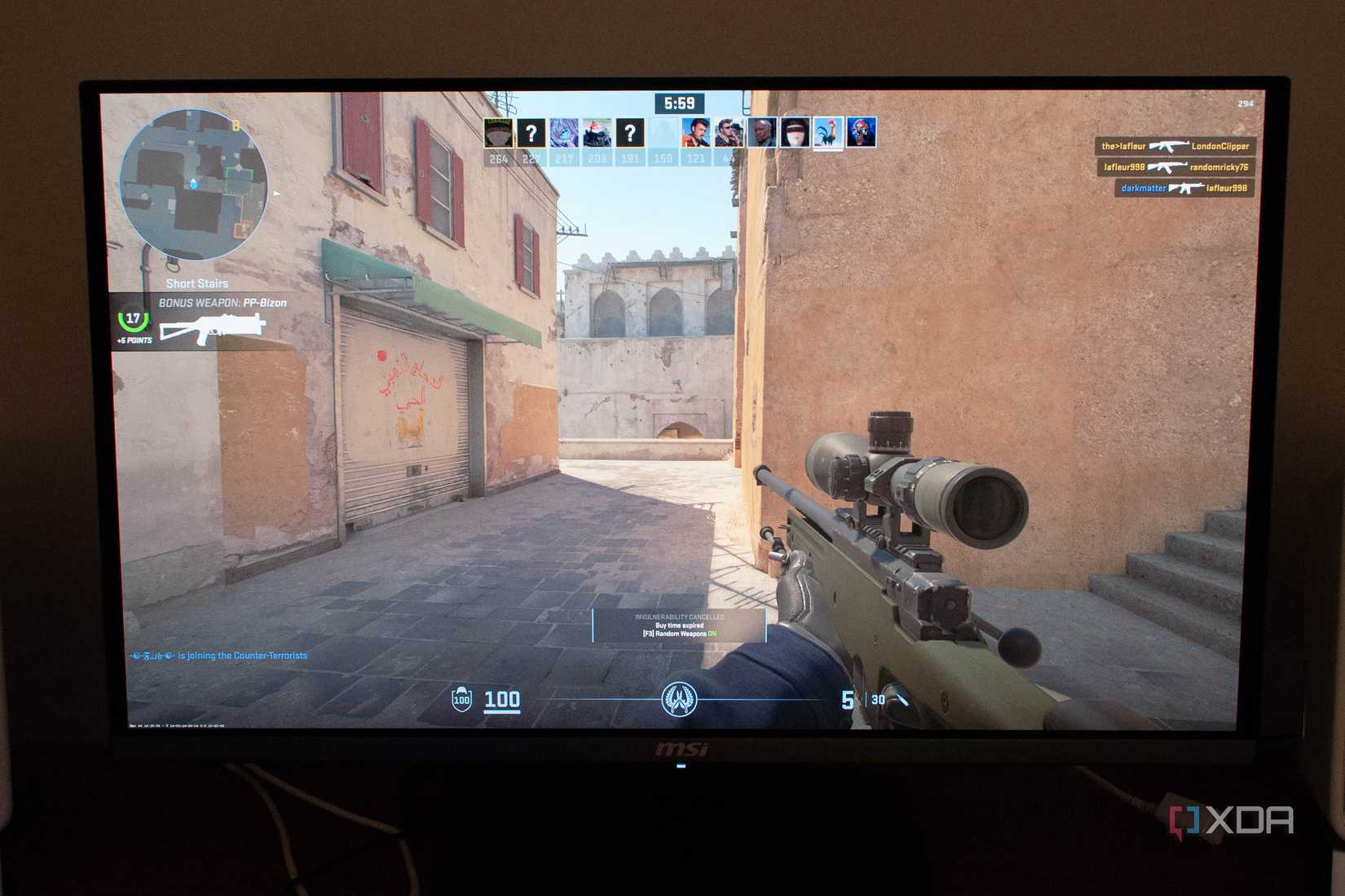 MSI 272URX QD-OLED playing CS2