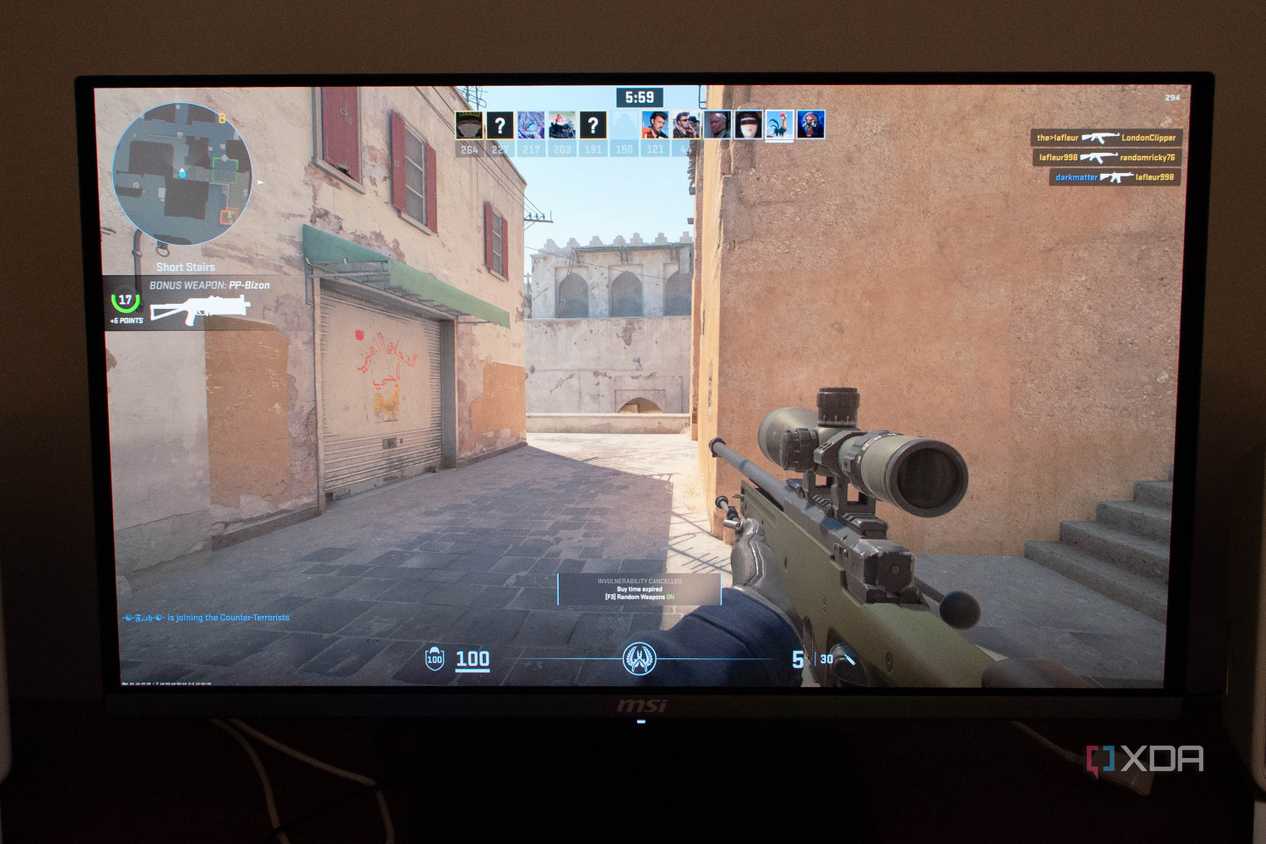 MSI 272URX QD-OLED playing CS2