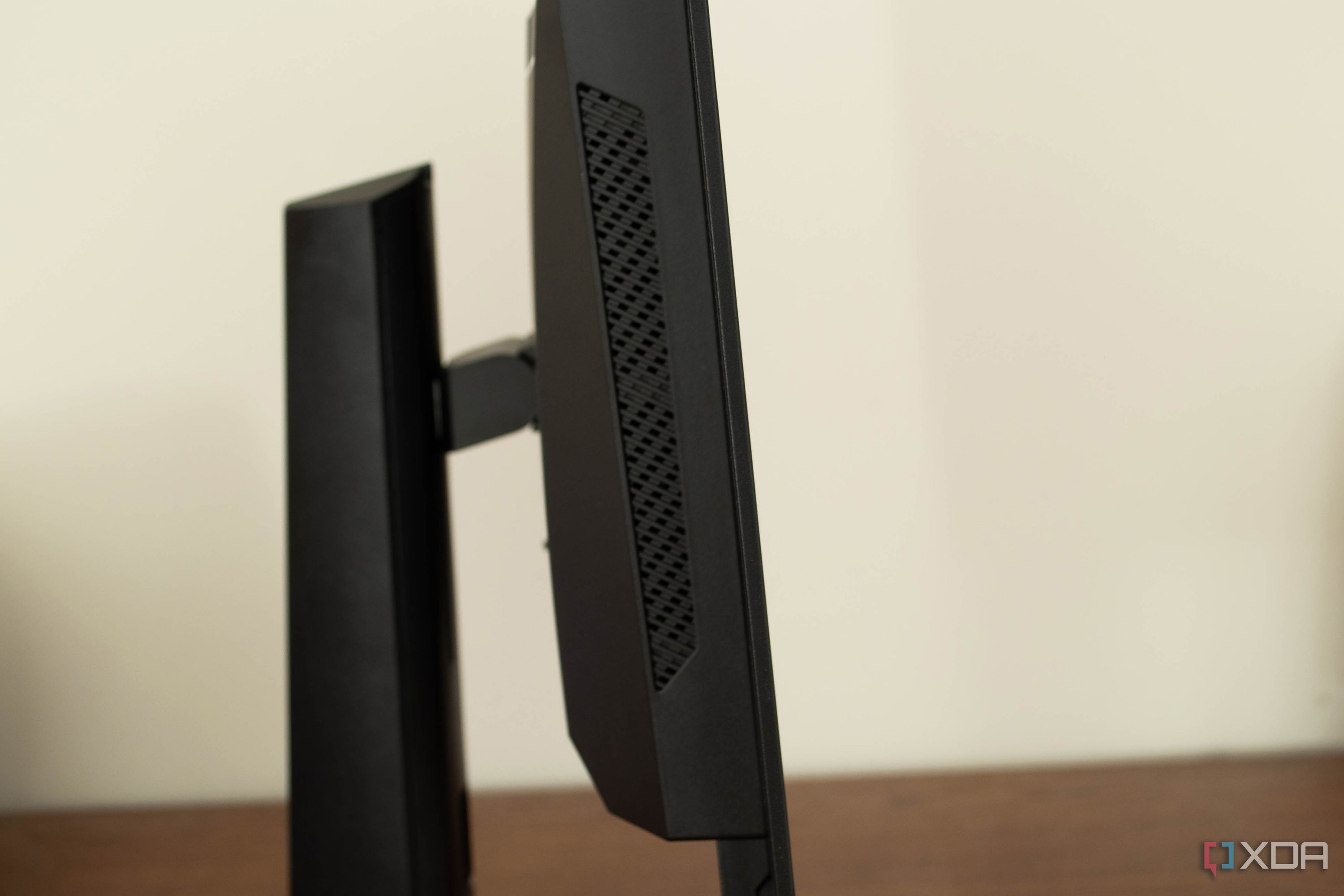 MSI-272URX-QD-OLED-profile