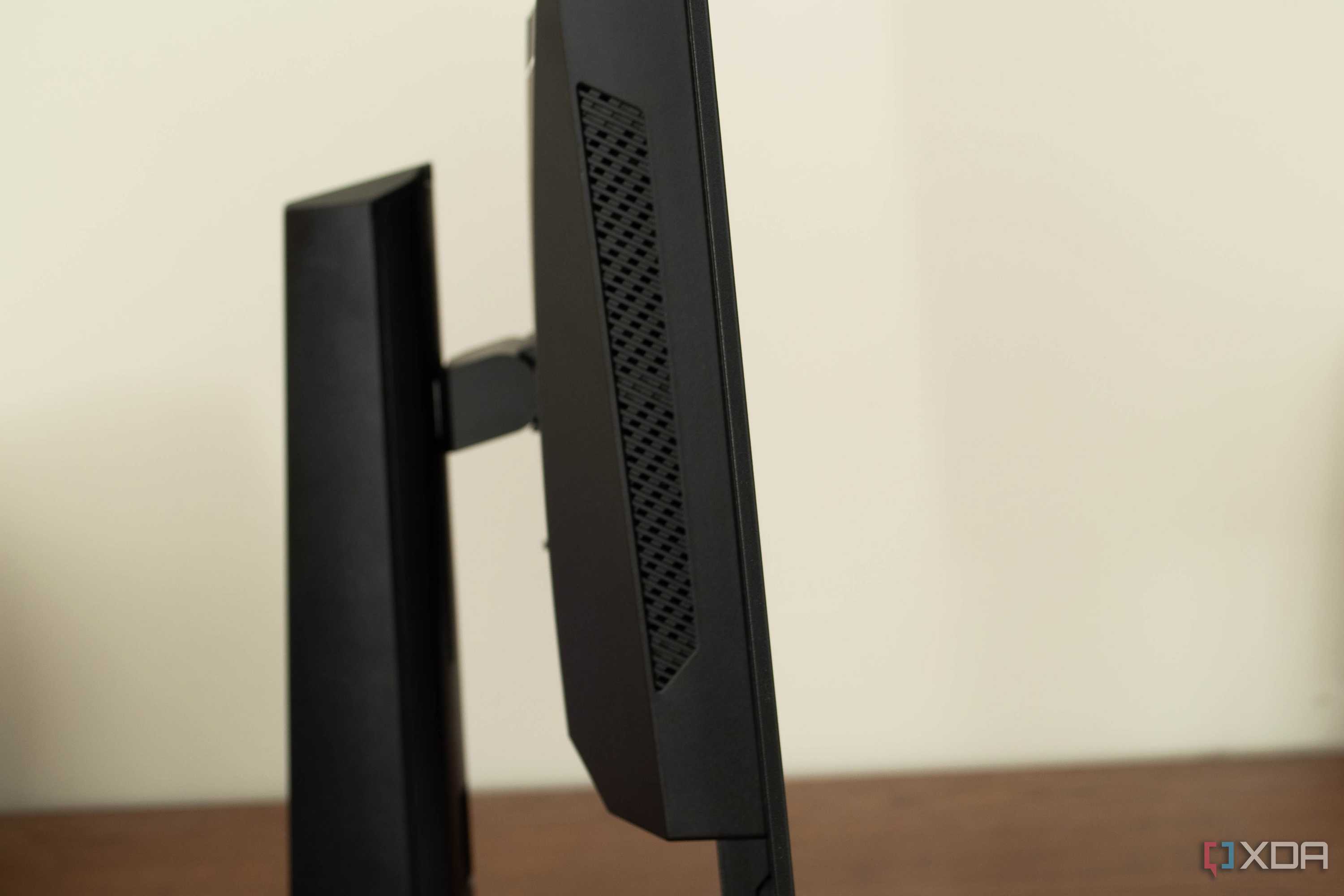 MSI-272URX-QD-OLED-profile