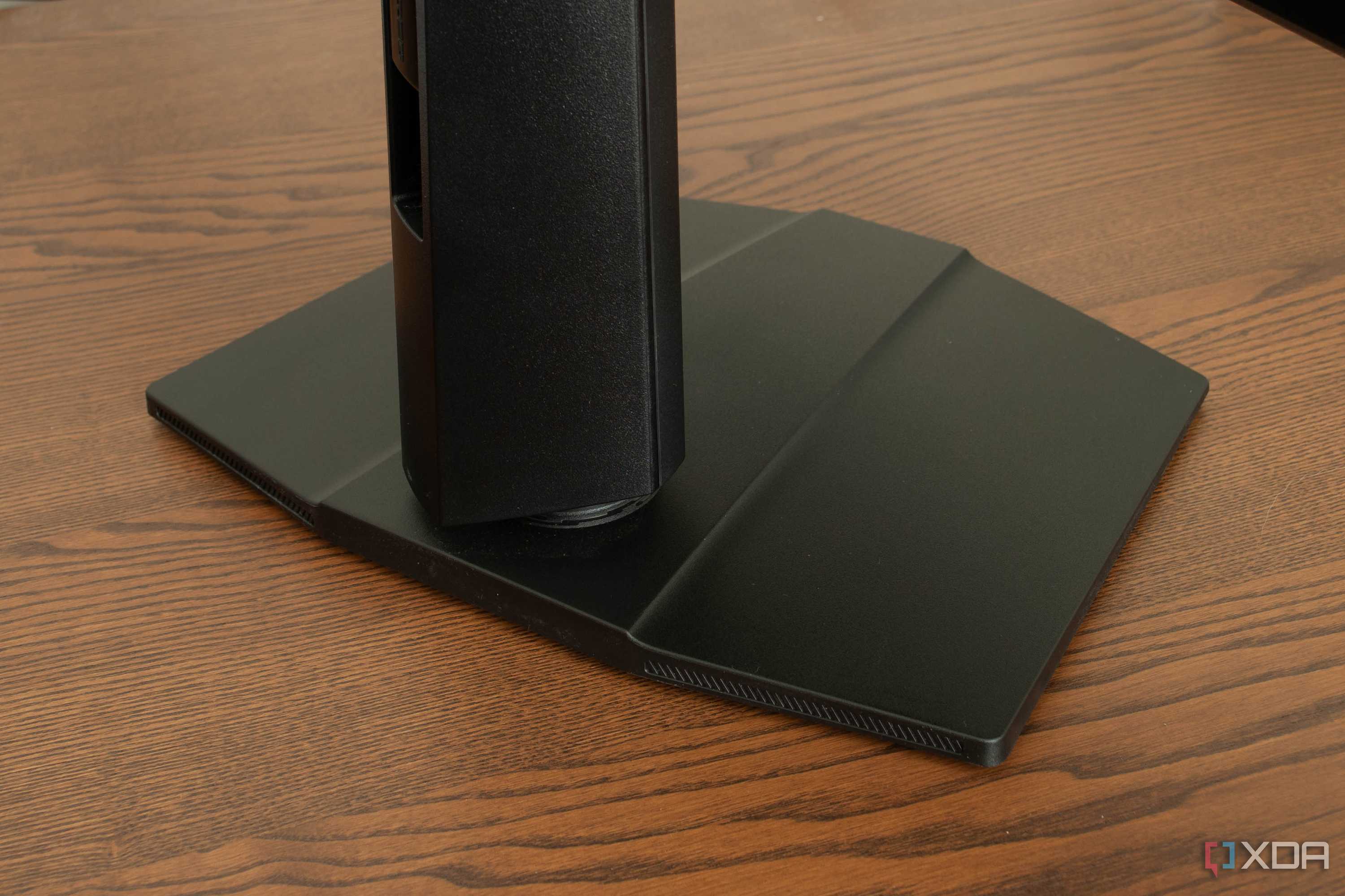 MSI-272URX-QD-OLED-stand-2