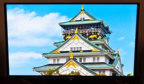 MSI 272URX QD-OLED with temple image